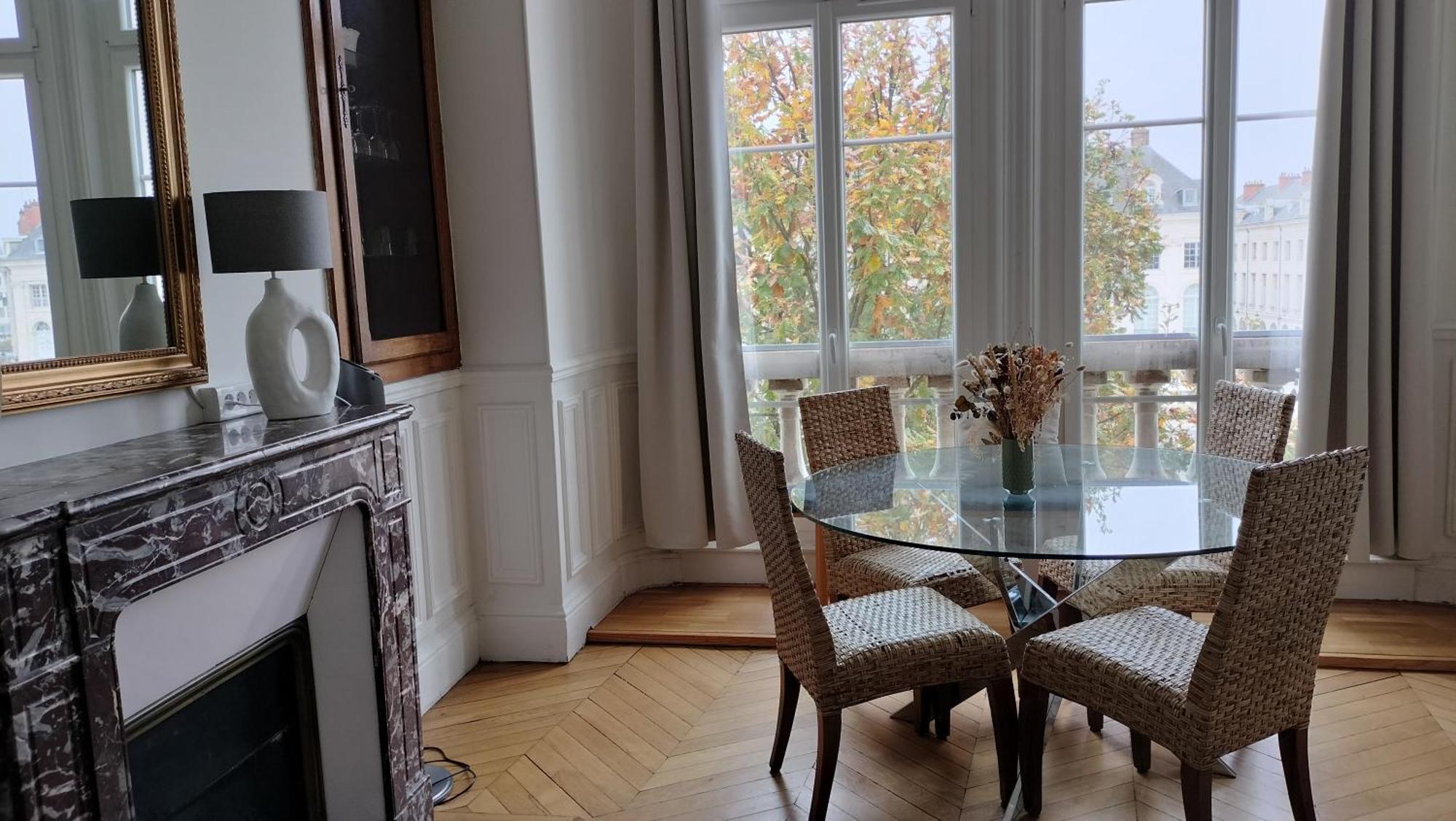 Appartement Avec Belle Vue Sur La Place Du Martroi أورلييو المظهر الخارجي الصورة