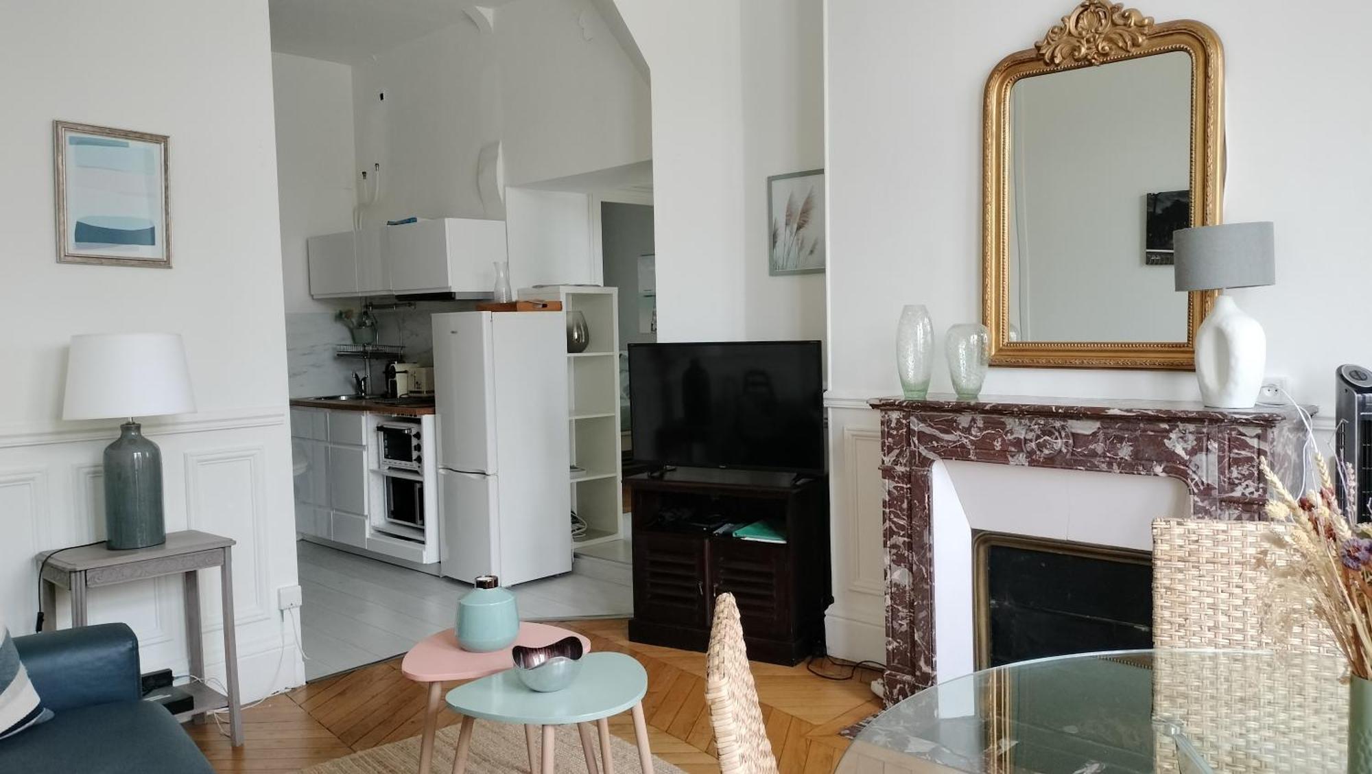Appartement Avec Belle Vue Sur La Place Du Martroi أورلييو المظهر الخارجي الصورة